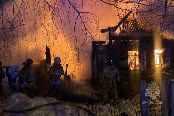 В Самаре сгорел частный дом, пострадала женщина 

Пожар произошел вечером 14 февраля 2024 года на улице Лукачева..