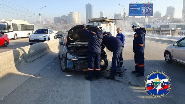 Спасатели обеспечили противопожарную безопасность транспорта, пострадавших в аварии нет

В Новосибирске..