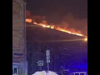 Крупный пожар произошел сегодня ночью в жилом доме на Черняховского, загорелась крыша.

Площадь возгорания..