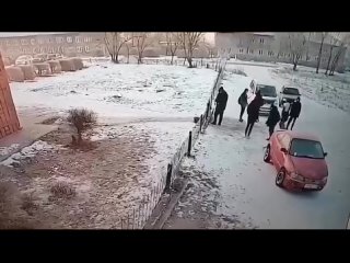 В Усть-Абакане машина влетела в группу школьников. 

Пострадали двое несовершеннолетних. У одного..