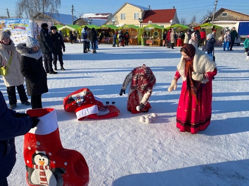 В Арзамасе в выходные водили хороводы и устраивали бои на валенках!

Там прошел фестиваль, посвященный этой..