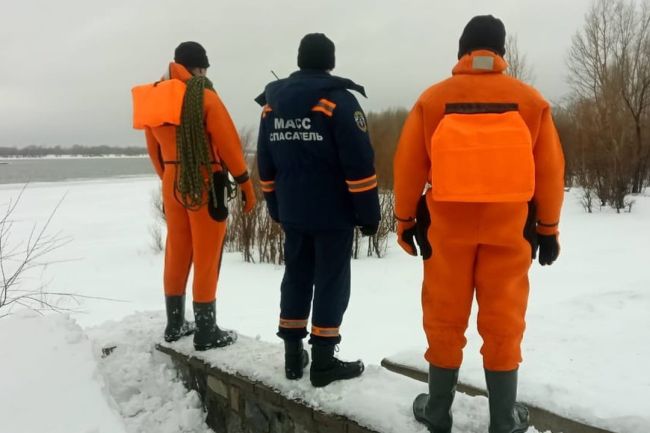 В Новосибирске на льду реки Оби обнаружили тело мужчины

Тело 27-летнего молодого человека нашли на льду реки..