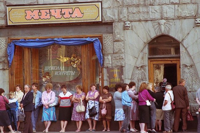 «Советская мечта», запечатлённая на Невском проспекте фотографом Дэвид Тернли. Ленинград, конец 1980-х..