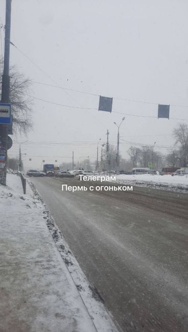 Нам пишут: «На улице Куйбышева не работает светофор, из-за чего образовалась пробка и вырос риск..