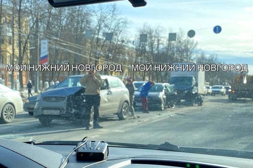 🗣️ На проспекте Гагарина — водитель «КамАЗа» промчался с выдвинутой лапой. 

Первый водитель  попался..