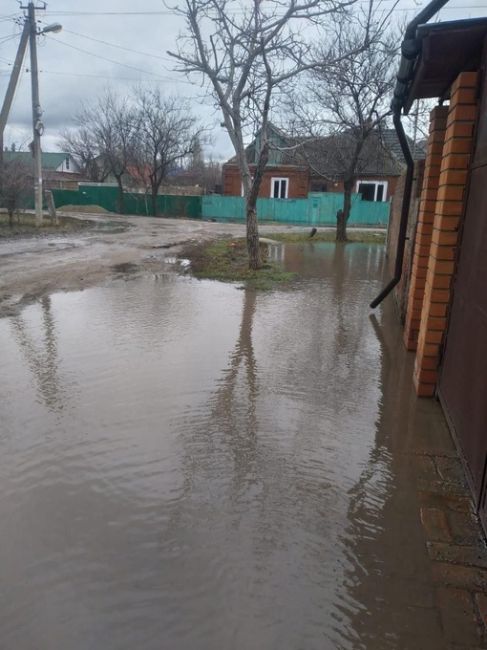 Проезд 3ий Пригородный. Месяц живём в воде в буквальном смысле😭  112 и 050 звоним ежедневно...была машина, но..