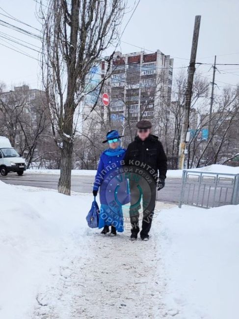 Какая красивая и стильная женщина в..