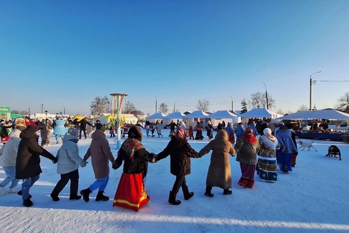 В Арзамасе в выходные водили хороводы и устраивали бои на валенках!

Там прошел фестиваль, посвященный этой..