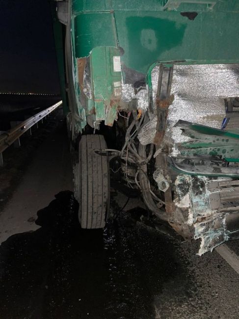 Серьезное ДТП произошло вчера вечером на автодороге «Ростов-Азов»

Столкнулись легковушка и грузовик. Как..