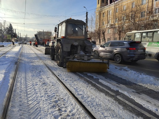 Дорожники сменили подход к уборке улиц от снега — омичи уже заметили перемены 
 
В городском управлении..