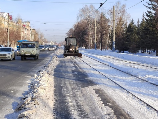 Дорожники сменили подход к уборке улиц от снега — омичи уже заметили перемены 
 
В городском управлении..