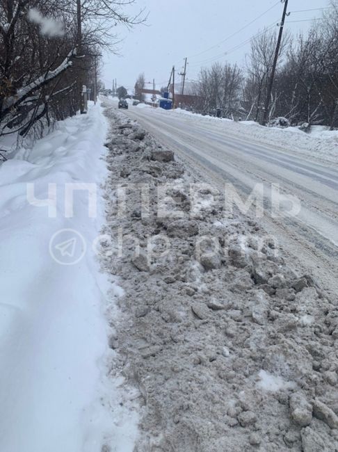 🤬"Легендарный" тротуар вдоль ул. Камская снова полностью засыпали снегом после чистки дорог!

Откровенно..