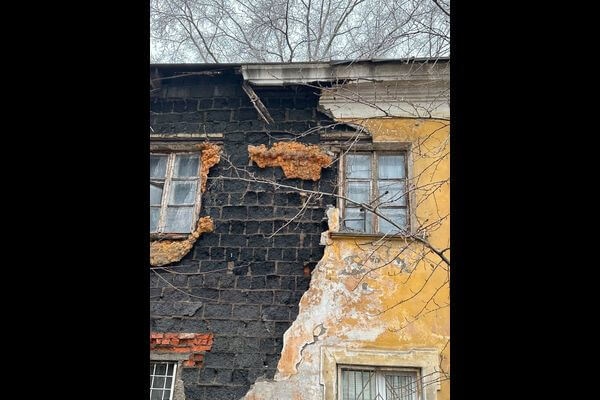 Чиновники Самары посоветовали гражданам из полуразрушенного дома самим обратиться за предоставлением..