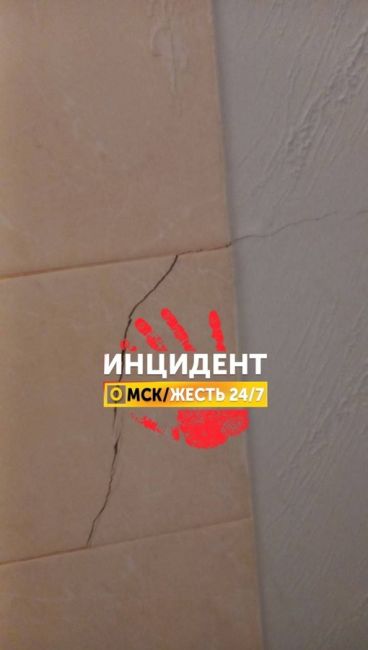 В квартирах дома на улице Пригородной 23/3 в Омске пошли трещины — все бездействуют 

Жильцы дома опасаются..