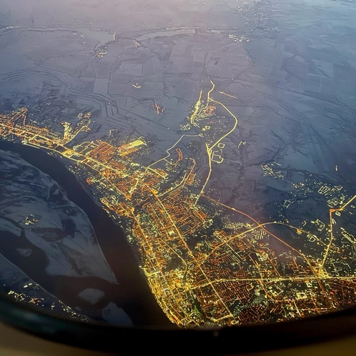 Вчера пролетали над вашим городом ✈️

Посмотрите как красиво выглядит вечерний Волгоград из иллюминатора..