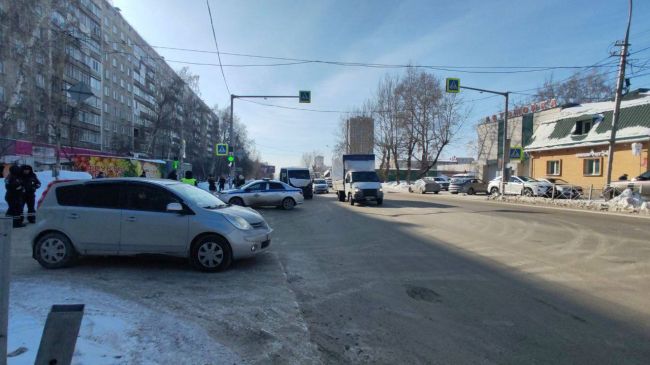 Пять пассажиров маршрутки получили травмы в ДТП в Новосибирске 

Все случилось сегодня на улице Никитина...