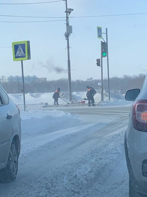 Найди отличия😐
Иванова 12 и Иртышская набережная 43. 
Вы если ставите пешеходные переходы будьте любезны их..