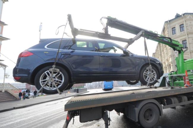 В Новосибирске бизнесмен лишился Porsche Cayenne за пьяную езду

Элитную иномарку с весьма нетрезвым водителем..