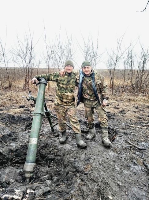 Красновишерский боец на связи. С приветом из под Авдеевки. Давим гадов!!! Победа будет за нами!!

Подпишись..