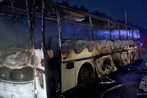 Вчера на пожаре в автобусе Чайковский — Пермь пострадали 15-летняя девочка и 19-летний молодой человек. Оба..