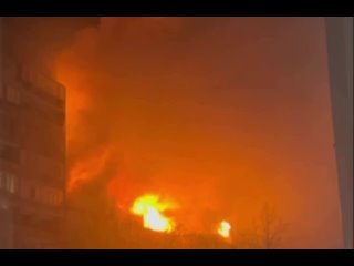 Крупный пожар произошел сегодня ночью в жилом доме на Черняховского, загорелась крыша.

Площадь возгорания..