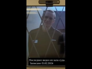 На кадрах — заседание политика в Ковровском суде. Он смеется и шутит. Спустя несколько часов его не станет...