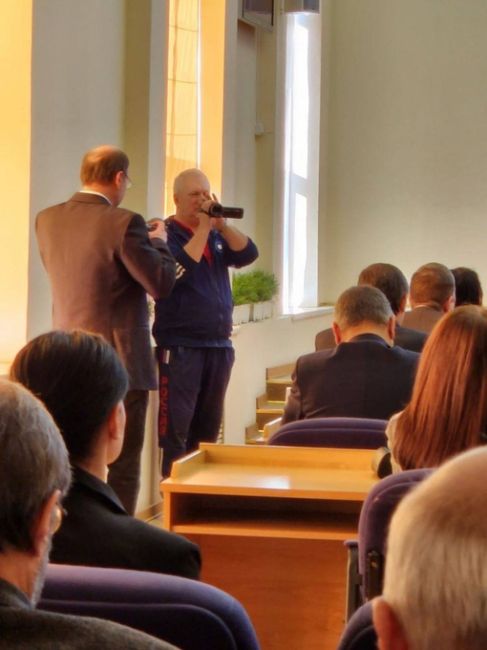На заседании городской думы Ростова, где мэр Логвиненко выступает с отчетом о проделанной работе за..