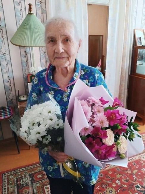 Знакомьтесь!

Это жительница Арзамаса, ветеран Великой Отечественной войны Анна Петровна Кривоногова и она..