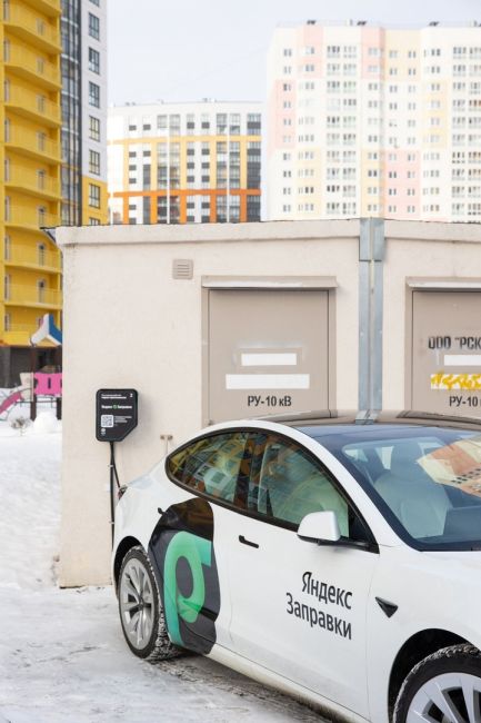 Хорошая новость для владельцев электрокаров: в центре Питера открылся зарядный хаб от Яндекс Заправок 
..