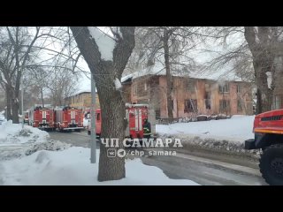 В Самаре 17 февраля в Ташкентском переулке загорелся многоквартирный дом 

На месте ЧП скорая и пожарные

В..