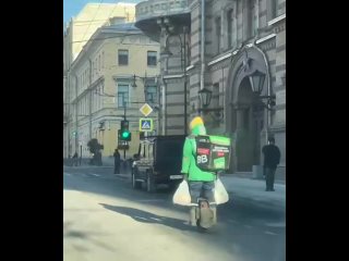 Петербургские курьеры вышли на новый уровень..