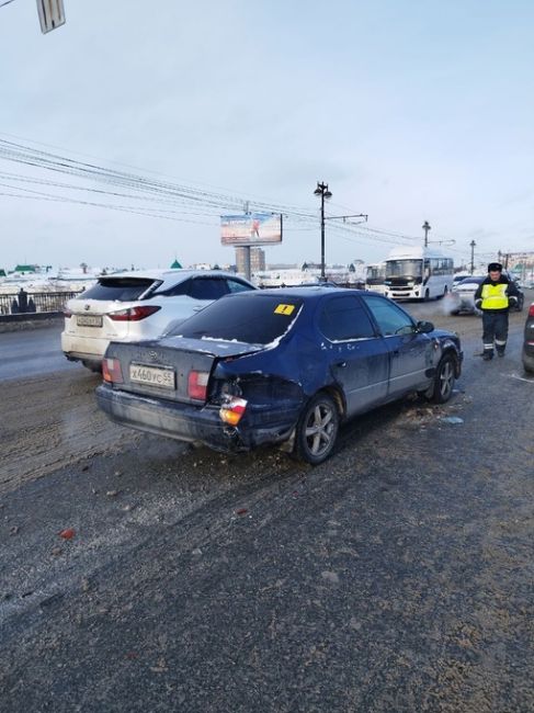 Жители города Омска, очень прошу помочь. 8.02.2024 около 10 утра на комсомольском мосту в сторону торгового центра..