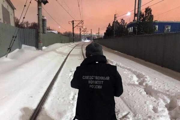 В Самаре на Безымянке пенсионер попал под поезд 

Мужчина при переходе жд путей смотрел на экран смартфона. 
..