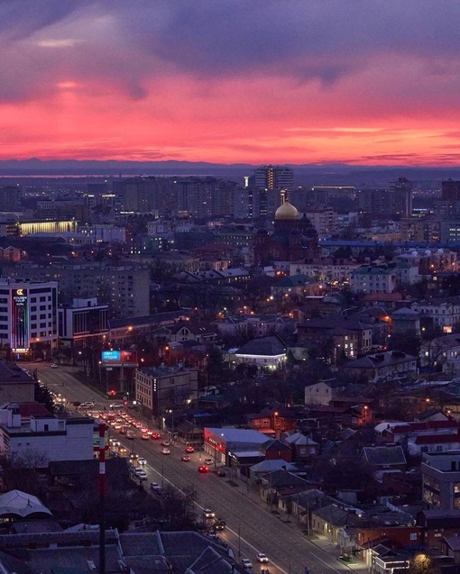 Закаты в Краснодаре - в самое сердечко❤️

Фото:  Илья..