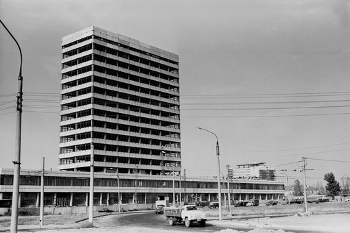 г.Горький 1974 год.💙
пл. Комсомольская.строительство здания Горьковского НИИ..