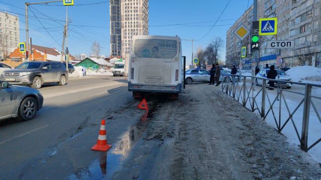 Пять пассажиров маршрутки получили травмы в ДТП в Новосибирске 

Все случилось сегодня на улице Никитина...