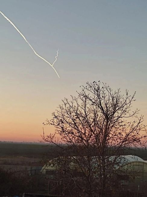 Сегодня над Ростовской областью сработала система ПВО и сбила ракету С-200, сообщили донской губернатор..
