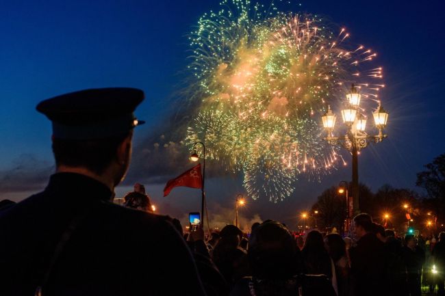 В Петербурге сегодня будет греметь салют

Минобороны РФ выпустило приказ о проведении салютов в нескольких..