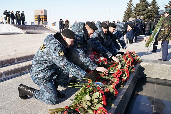 В Самаре почтили память погибших защитников Отечества 

В пятницу, 23 февраля, губернатор Самарской области..