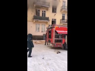 В одном из многоэтажных домов в Волхове произошел пожар. 
 
Кухня на втором этаже внезапно загорелась...