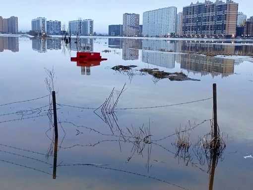 В Буграх поле превратилось в озеро.
 
Краба едва..