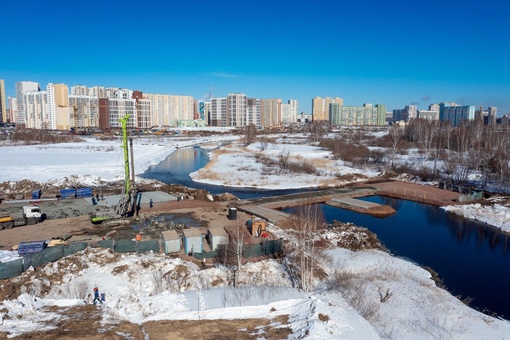 В Челябинске начали строительство велопешеходного моста через реку Миасс

Этот мост будет соединять..