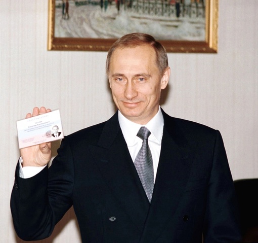 Сегодня исполняется 24 года с того дня, как Владимир Путин был впервые избран президентом..