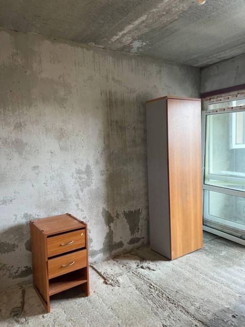 В Подмосковье можно снять квартиру в минималистичном стиле.

В ней буквально нет ничего лишнего, даже..