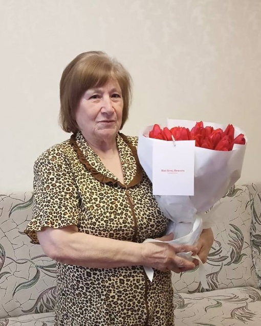 Настя Ивлеева подарила краснодарским бабулям из «Отрядов Путина» цветы и пообещала приехать к ним в..