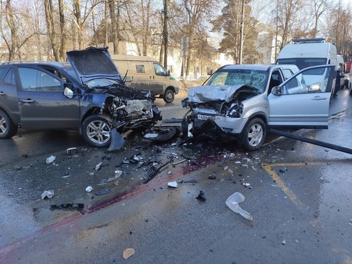 🗣️Появились подробности смертельной аварии в Выксе

Водитель Хонда CRV 1957 г.р., вылетел на встречку во время..