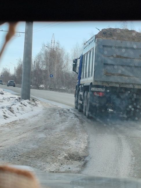 На Левом берегу развернулось большое строительство и, соответственно, начали страдать жители. На дороге..