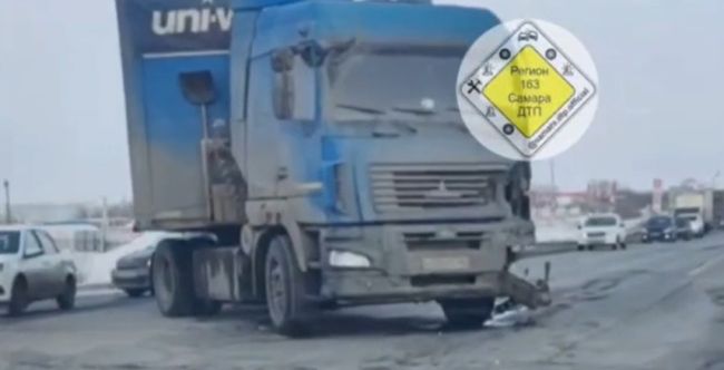 Под Самарой дорогу завалило бутылками с водой 

Подробности ДТП с грузовиками

Под Самарой 5 марта произошло..