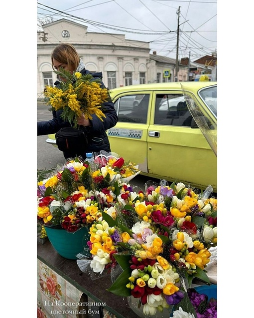 Сегодня настоящий цветочный бум в Краснодаре 💐
Фото:..