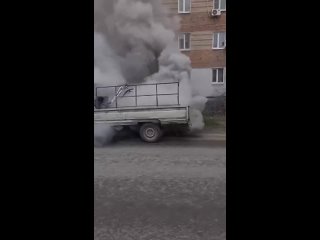 В Азове на Привокзальной сгорел грузовик

Почему большегруз загорелся, пока не сообщается. Рядом с машиной..